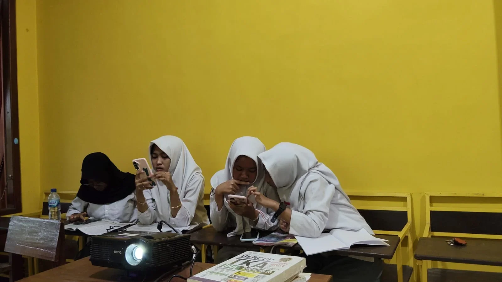 Praktik dan Pembelajaran Interaktif Sains & MIPA
