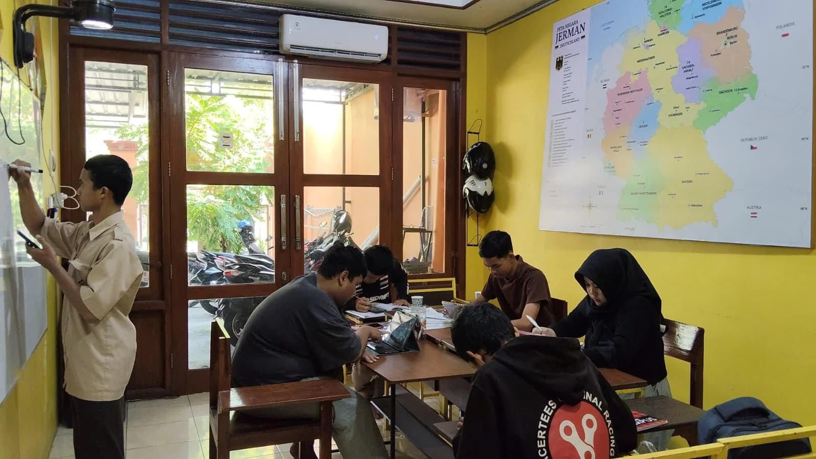 Sesi Interaktif Pembelajaran Deutsch Course