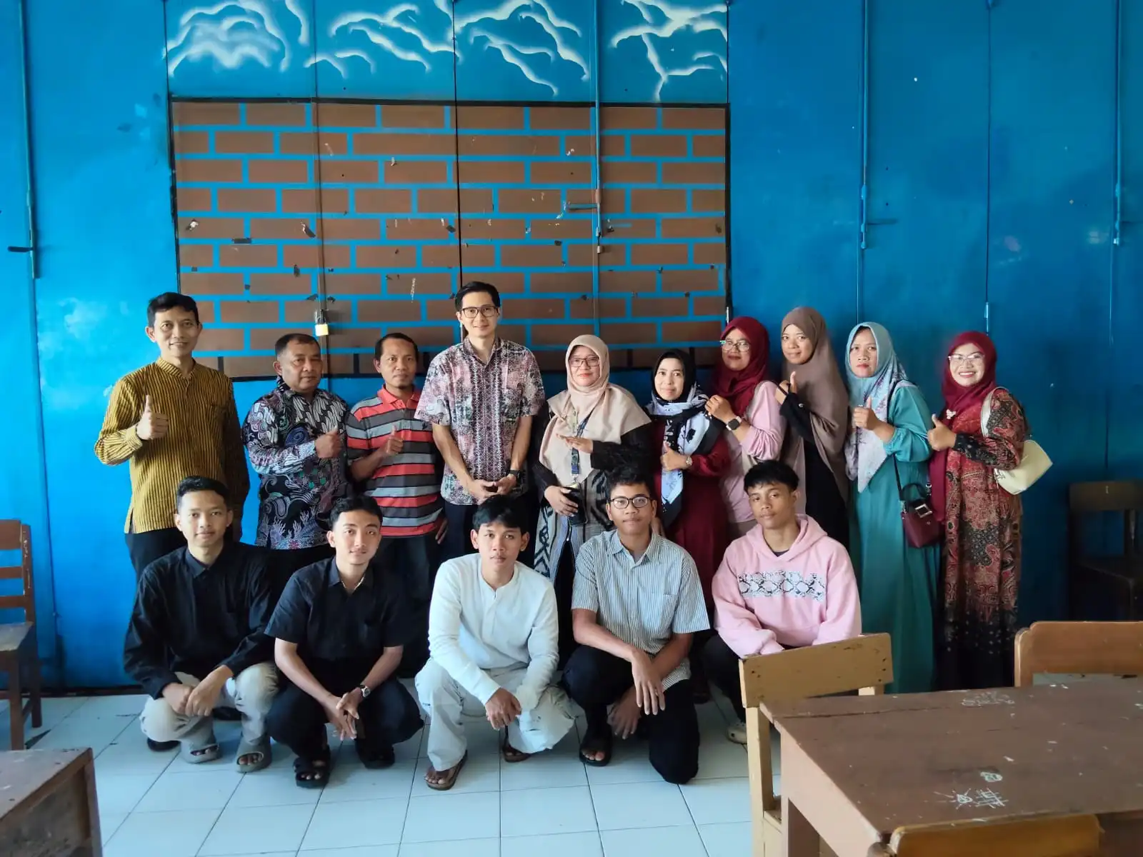 Foto bersama pengajar